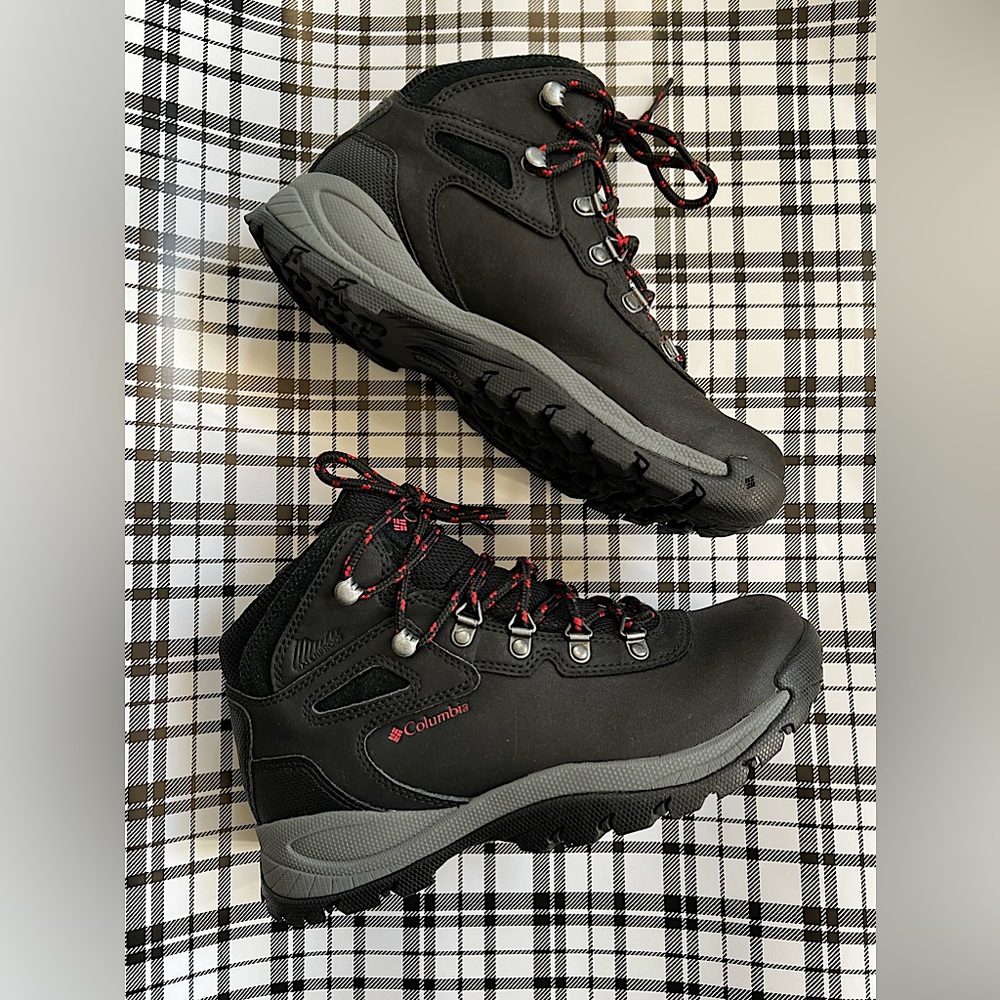 Columbia | Newton Ridge Hiking/Snow Boot (8) NWOB